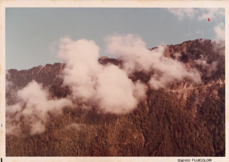 南橫公路上的某個山頭｜老爺拍攝