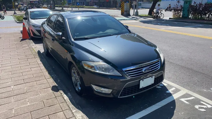 我是亮晶晶的漂亮小車車