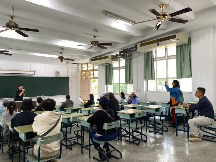 波浪大樓的階梯式教室