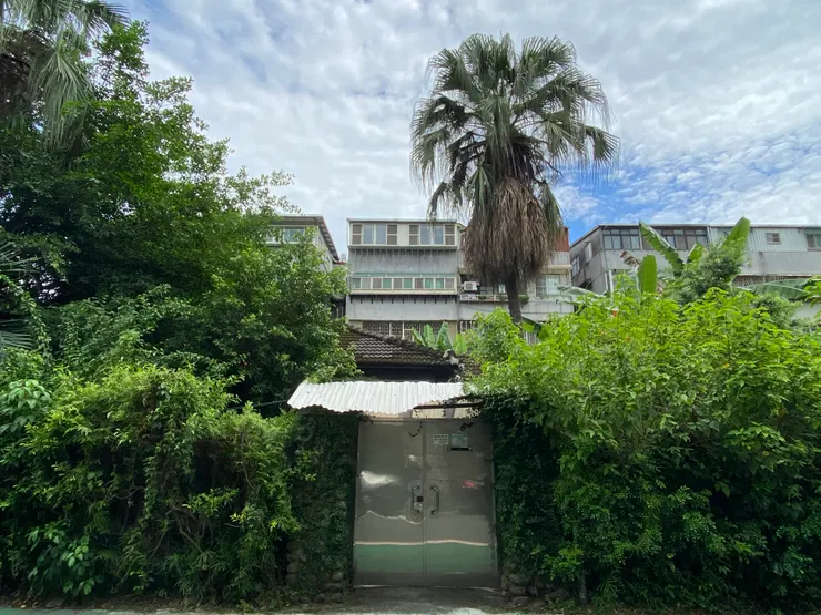 溫州街52巷2號、4號分別為臺北帝大講師伊東謙故居，俳句作家黃葉故居（※已拆除）