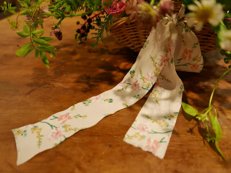 老師韓國買的緞帶真的超級可愛，復古碎花的感覺