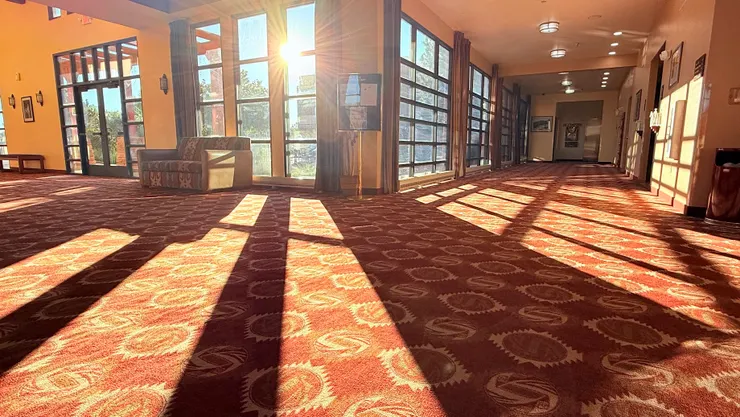 難得等到太陽升起吃完早餐才出發