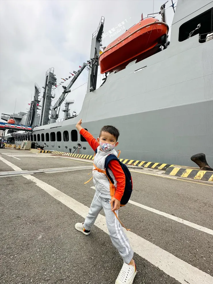 軍艦上的種種觸發孩子們的好奇。