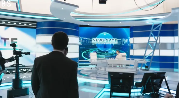 舞台燈光亮起，近藤再次走進真相與輿論交錯的現場。