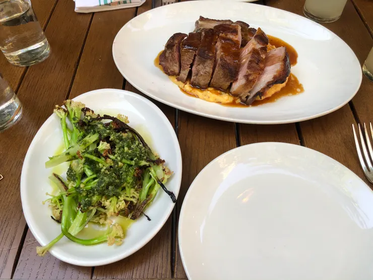 豬排處理的很軟嫩，但中間有些部位帶太生了。