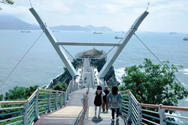 延伸到海上的龍宮雲橋