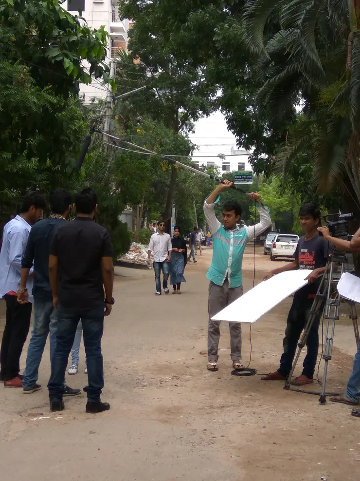 遮光板,場記,導演,收音,梳化攝影師等全員到齊