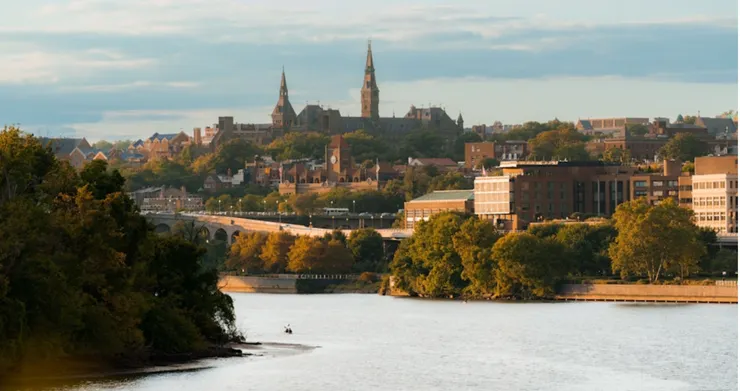 喬治城（Georgetown）是華盛頓特區最古老的街區之一，保留大量歷史建築。