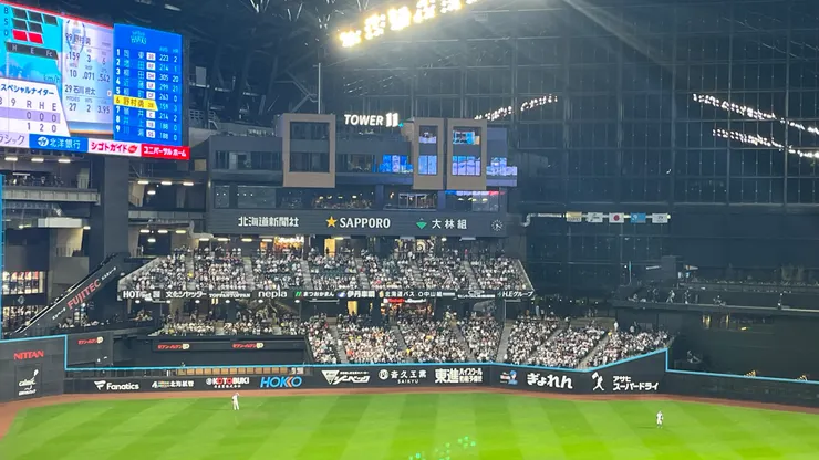 邊泡湯邊看球是前無古人，暫時也後無來者。