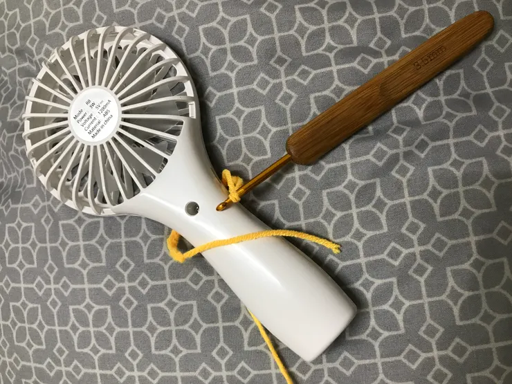 練習鉤綁帶，鉤到一半量要多長才能繞手柄一圈