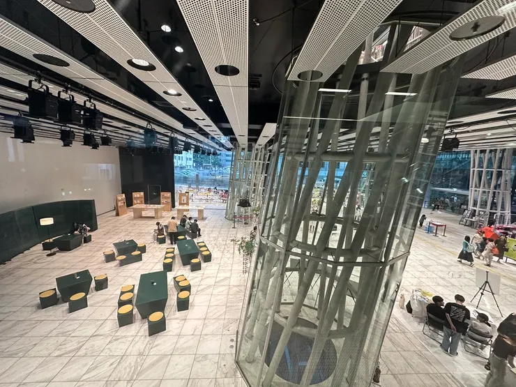 2013就獲獎的仙台媒體藝術中心，感覺現在台灣很多綠建築也是參考這個設計