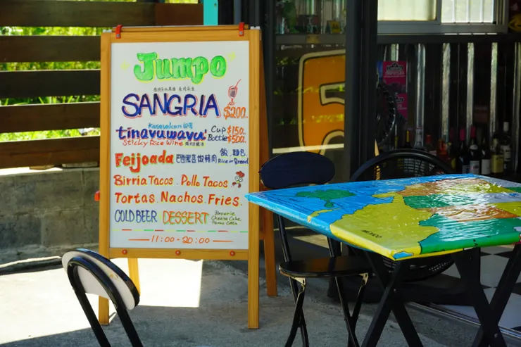 多語言（Multilingualism）的手寫菜單和地圖桌布