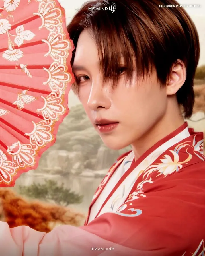 （此服飾非和服）