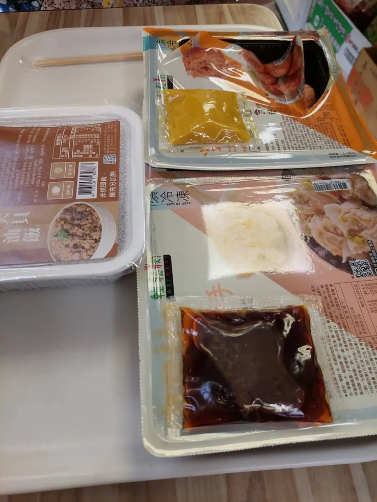 丸子、紅油抄手、天貝油飯