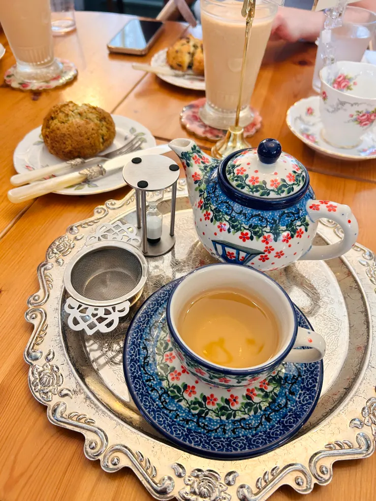 最後一堂高階文學課後，和德、法、中的同學們在英式茶館度過了美好午後～