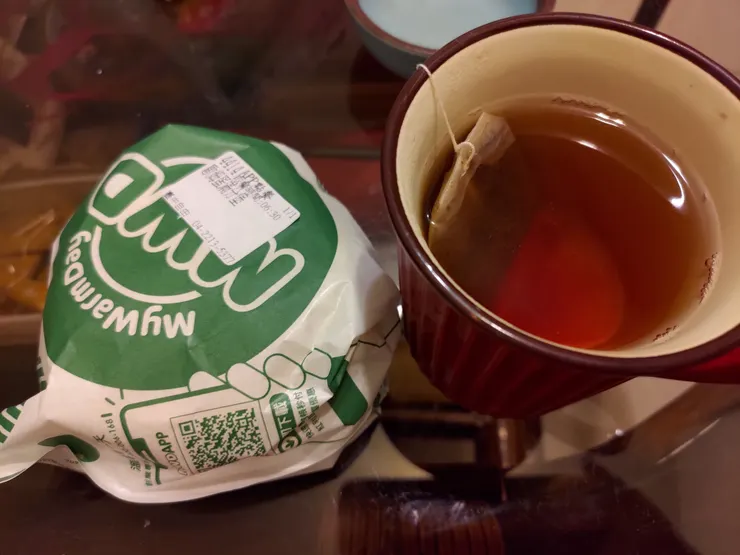 附上早餐圖，阿薩姆紅茶