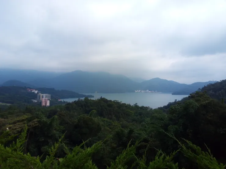 魚池分場遠眺日月潭
