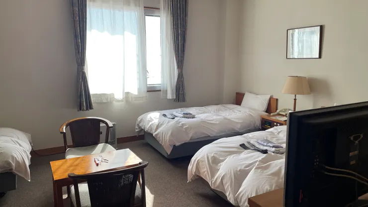 立山飯店西式三人房（附廁所）