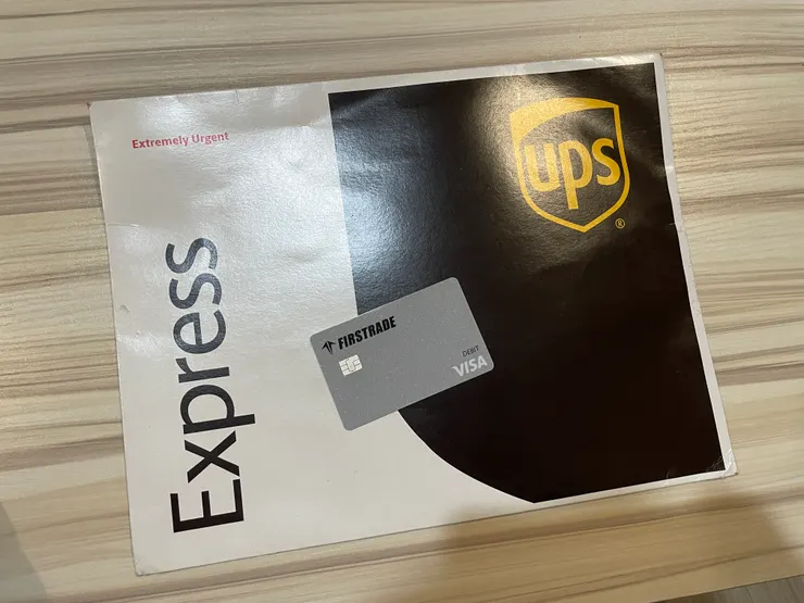 我的卡片申請好久才來，兩天前剛到的熱呼呼的