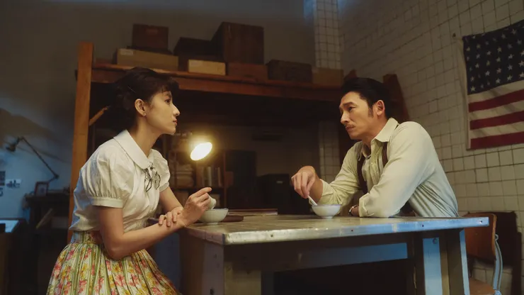 薏心雖是客家人，但會說多種語言，與KK的對話以台話為主