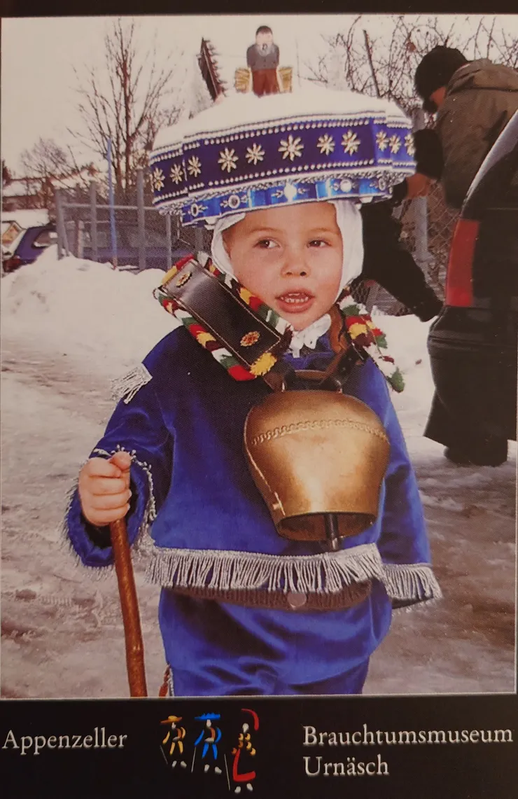漢斯魯艾迪的兒子小漢斯魯艾迪自 3 歲起開始擔任除夕老人,照片曾被阿彭策爾習俗博物館印製成明信片。(照片提供/漢斯魯艾迪.丁)