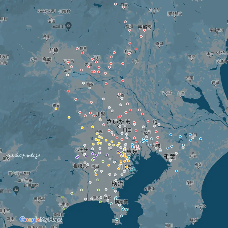 【JR】灰；【京急】藍綠；【東急】橘；【小田急】草綠；【京王】紫；【西武】黃；【東武】紅；【京成】藍。JR只是示意圖，向外延伸都還有