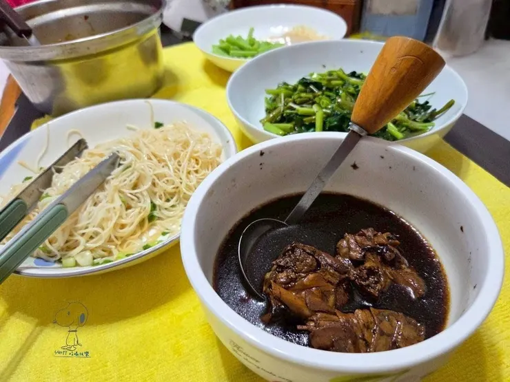 雞湯+麵線+青菜=完美的一餐