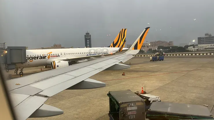 有快十年沒坐飛機了~好興奮啊!!