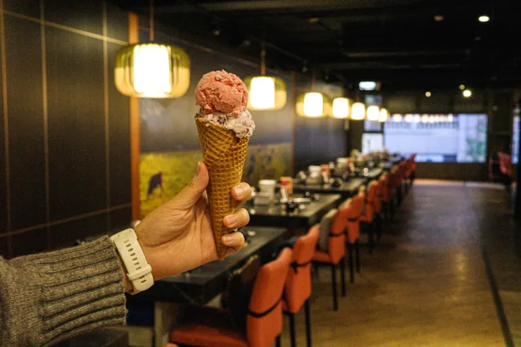 北海道冰淇淋，特別推薦藍莓起司口味。（攝影／卓芳妤）