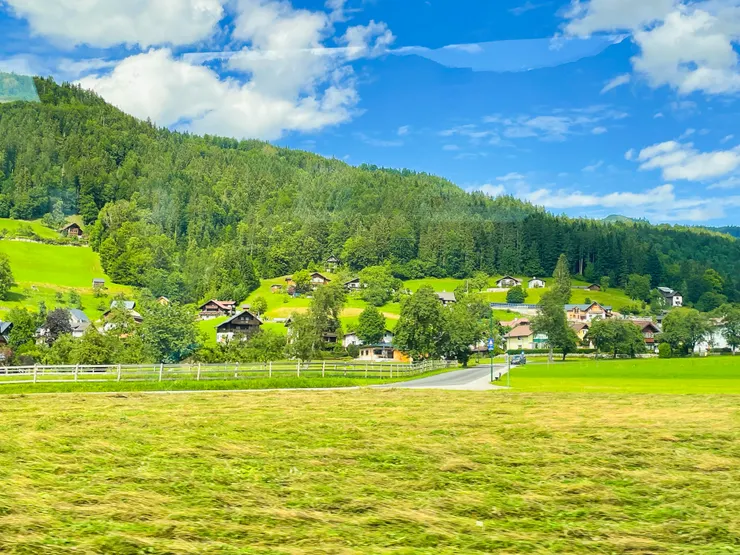 靠近哈爾施塔特的路上風景 shot by Emma.