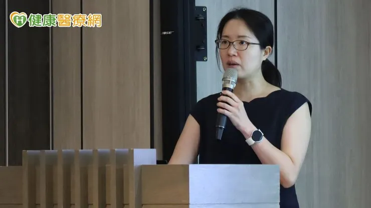 台大醫院血液腫瘤科黃懷萱醫師表示，依照國外經驗，若將第三代口服標靶藥物用於ALL一線治療，療效及治療深度都比前兩代好，後續復發風險也較少。