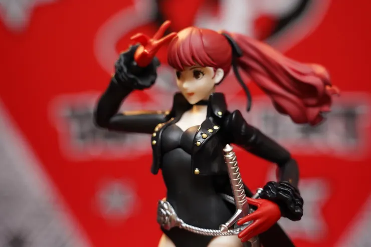 換上笑容，扣子塗裝也是分明。