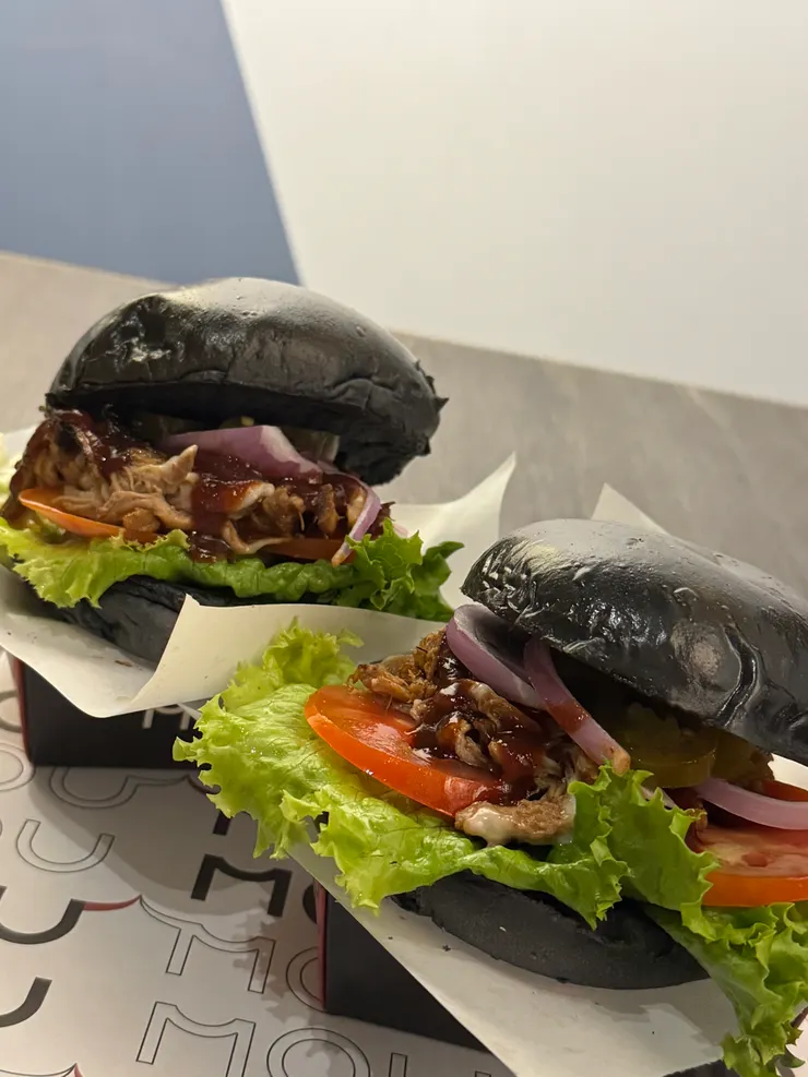 手撕豬口味好特別！現做好好吃