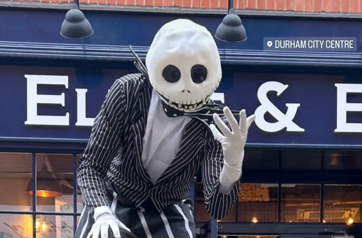 萬聖節前後一兩天走在路上還能看到這樣的裝扮> <