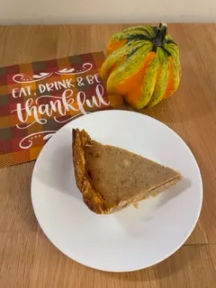 懷著感恩之心吃南瓜餡餅。