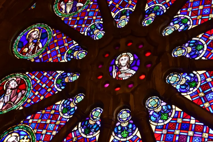 色彩斑斕的玫瑰窗