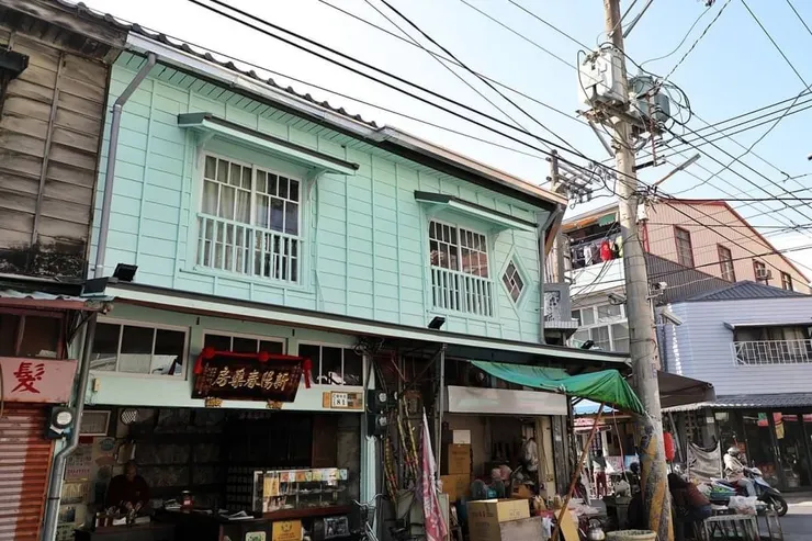 私有老屋透過卸妝、整建等計畫，一棟一棟的以原有面貌呈現在城市的各個角落。