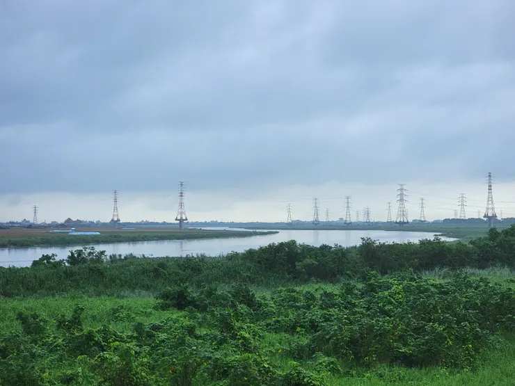 颱風前的陰鬱,跟我上班的心情一致