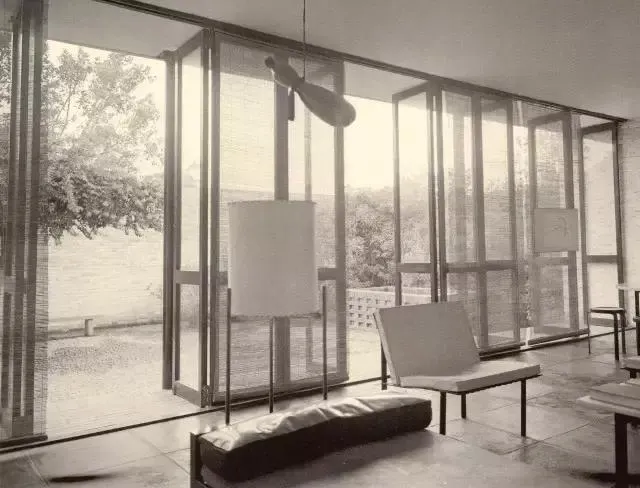 建國南路自宅，從客廳望向庭院，王大閎提供（圖片來源：王大閎建築研究與保存學會）