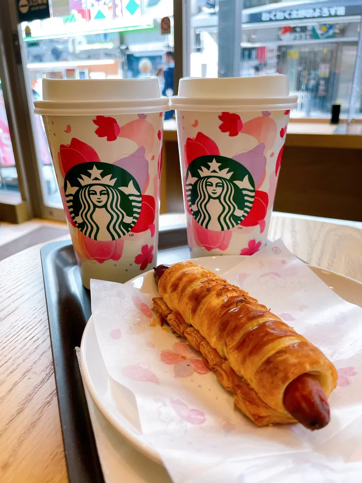 日本星巴克的拿鐵奶香更重一點，我滿喜歡的