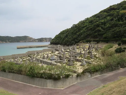 頭之島海濱的十字架墓園