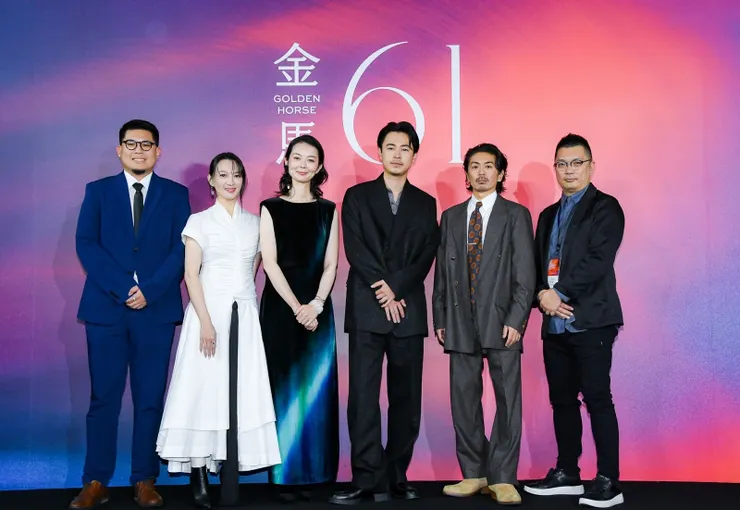 《雨中的慾情》監製厨子健介(右起),演員森田剛、成田凌、中村映里子、李杏,與台灣發行商光年映畫總監王鴻碩。/金馬執行委員會 提供