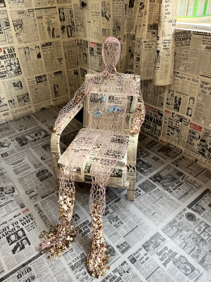 已經是杯盤狼藉的蛋糕雕塑