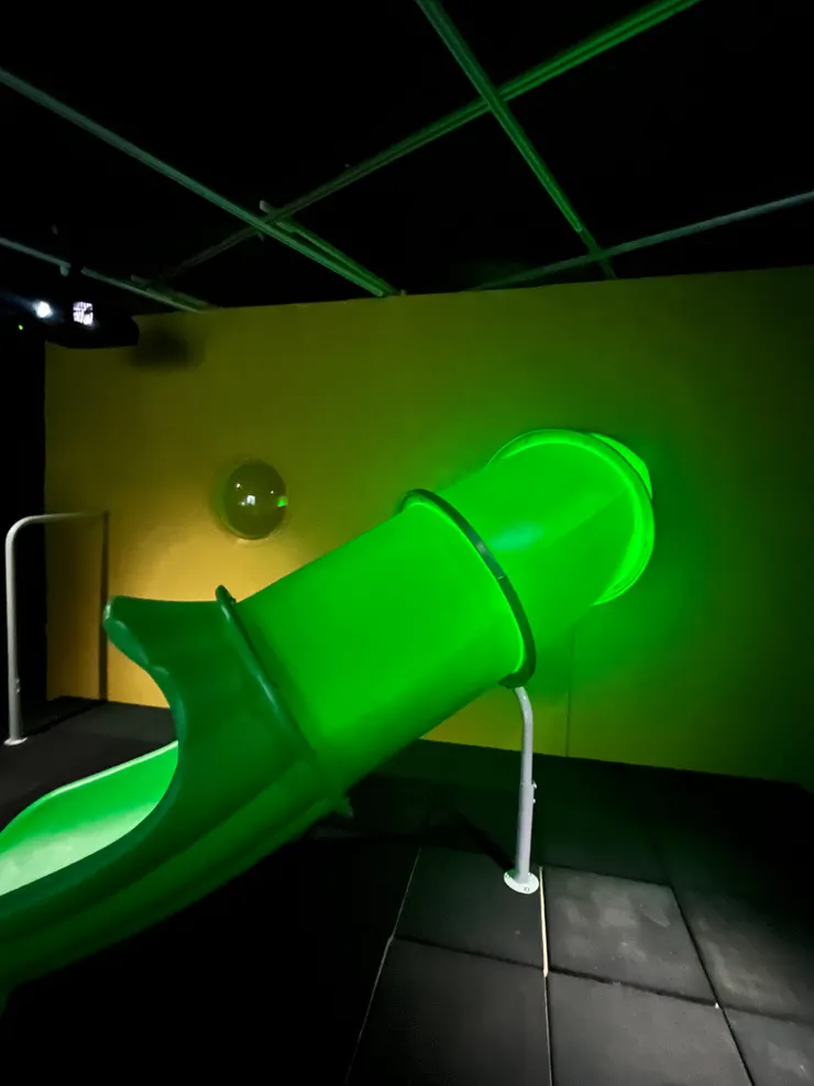 《午夜遊樂場》