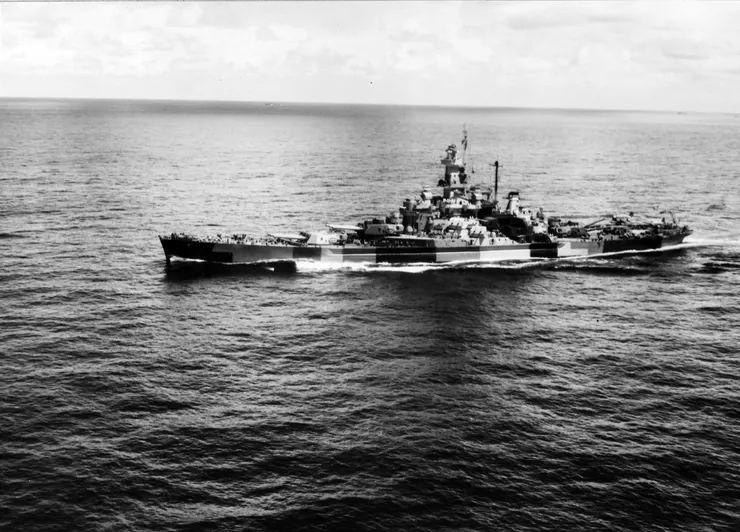 1944年1月，印第安納號在航行