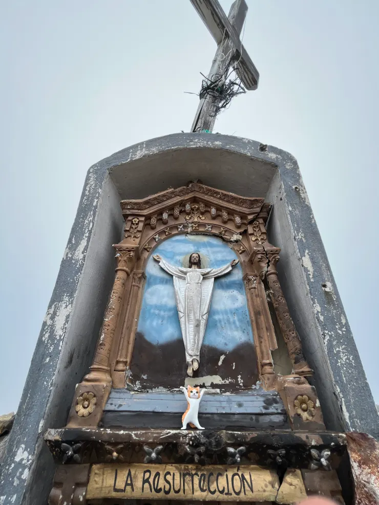 登頂的耶穌雕刻