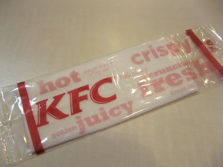 這是日本肯德基的溼紙巾!台灣肯德基找不到這種東西!