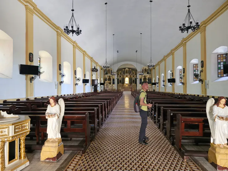 亞松森聖母教堂內部