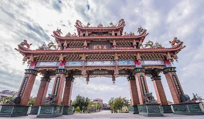 莊嚴隆重的牌樓）圖片截圖於網路）