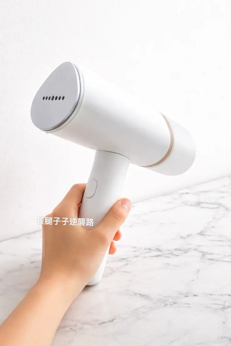 這樣拍手持式蒸氣掛燙機,會不會很像魔法少女的道具XD